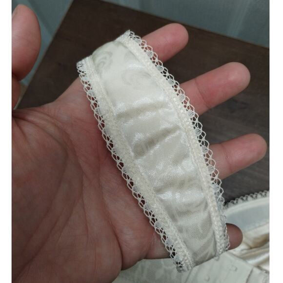 Lot of 2 Playtex Size 36C Beige 18 Hour Ultimate Shoulder Comfort Wireless Bra - Picture 8 of 10